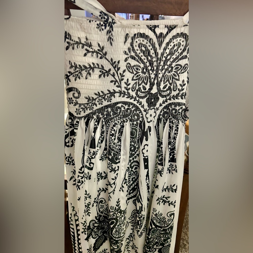 Black and white it’s dress